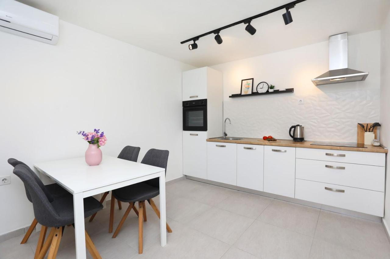 Apartment Lina Rabac Exterior photo